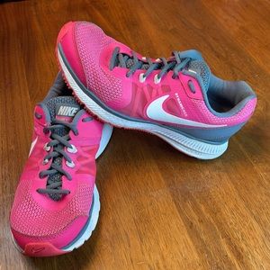 Nike Women’s Zoom Winflo 684490-601 Pink Grey Running Shoes Lace Up Size 8